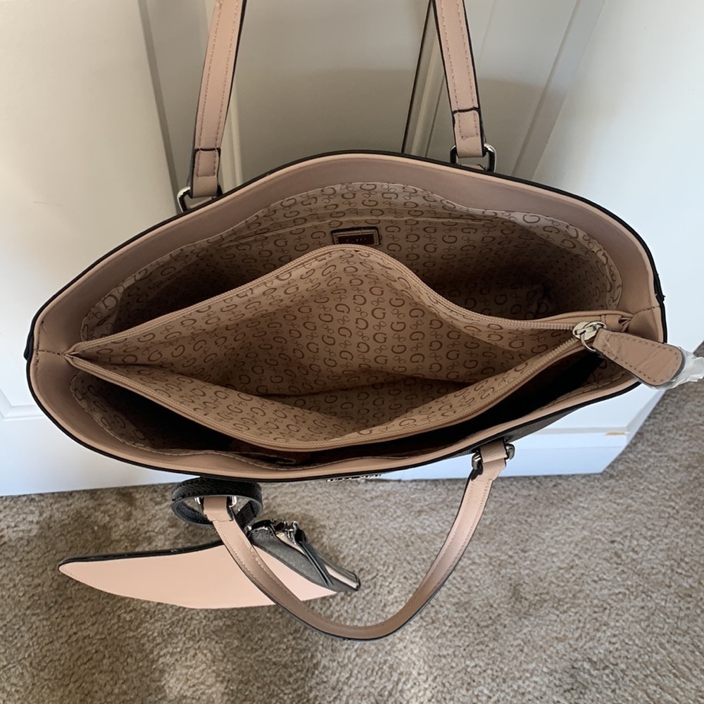 Guess Walsh Travel Tote with pouch NEW with tags! - Picture 6 of 10